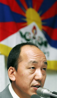 Tsewang Rigzin, président du Congrès de la jeunesse tibétaine, ici en janvier 2008. Les jeunes tibétains envisagent une radicalisation de la position officielle faute d'accord avec la Chine.(Photo : AFP)