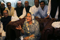 L'ancienne Premier ministre Cheikh Hasina a donné une conférence de presse à son arrivée à Dacca ce 6 novembre 2008.(Photo : Reuters)