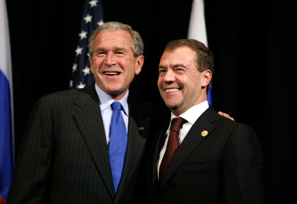George Bush et Dmitri Medvedev à Lima, le 22 novembre 2008.( Photo : Reuters )