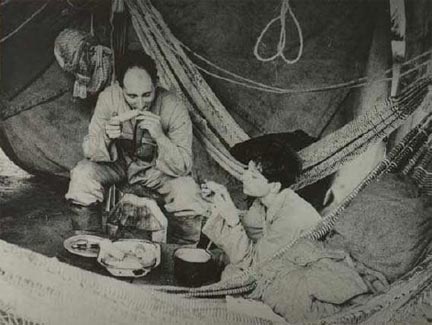 Les missions de Lévi-Strauss dans son campement.© Musée du quai Branly/ photo, Claude Lévi-Strauss