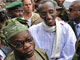 L'ancien président nigérian Olusegun Obansanjo (au premier plan) et le général rebelle Laurent Nkunda (à droite), le 29 novembre 2008.(Photo : Reuters)