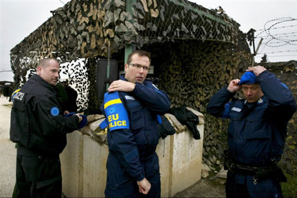 Eulex prendra progressivement la relève de la Mission de l'ONU au Kosovo (Minuk), le 27 novembre 2008.( Photo : AFP )