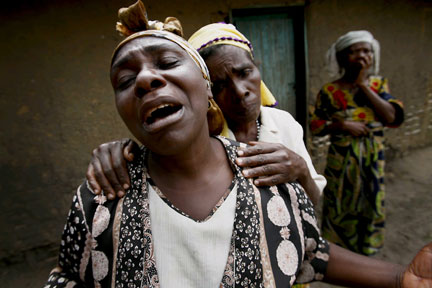 Une habitante de Kiwanja qui a perdu son fils lors des affrontements du 6 novembre.(Photo : Reuters)