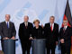 La chancelière allemande, Angela Merkel, et les dirigeants d'Opel, lors d'une conférence de presse à Berlin, lundi 17 novembre 2008.(Photo : Hannibal Hanschke/Reuters)