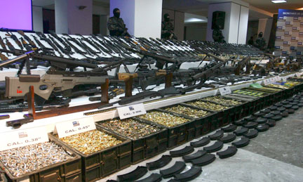 L'arsenal a été confisqué à trois membres présumés du cartel du Golfe, un 
des plus importants du Mexique.(Photo : Reuters)