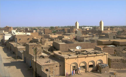 Panorama de la ville d'Atar. «&nbsp;<em>70% des populations de l'Adrar vivent du tourisme&nbsp;»</em>, d'après les autorités mauritaniennes.(Photo : M. Rivière/RFI)