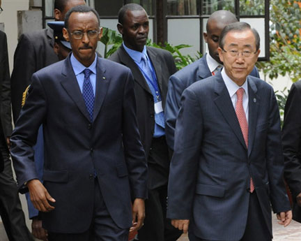 Le président Paul Kagame (g) et le secrétaire général de L'Onu Ban Ki-moon (d), lors du sommet de Nairobi, au Kenya, le 7&nbsp;novembre 2008.(Photo : AFP)