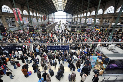 Le trafic SNCF a été fortement perturbé à la suite des actes de sabotage, Gare du Nord le 8 novembre 2008.( Photo : AFP )