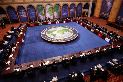 Vue d'ensemble de la première session plénière du Sommet du G20 sur les marchés financiers et l'économie mondiale au National Building Museum à Washington, le 15 novembre 2008.(Photo : Jason Reed/Reuters)  
