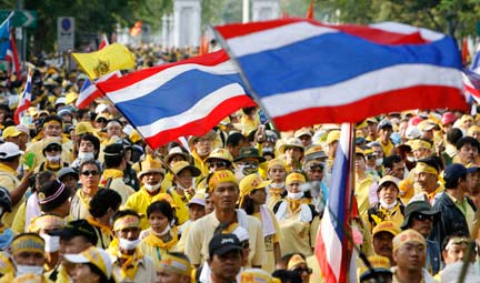 A Bangkok, la manifestation antigouvernementale de près de 10 000 personnes a bloqué l'accès au Parlement thaïlandais.(Photo : Reuters)