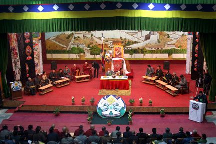 Les dirigeants tibétains en exil à l'ouverture d'une réunion de six jours à Dharamsala, dans le nord de l'Inde, le 17 novembre 2008.(Photo : Abhishek Madhukar/Reuters)