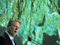 Al Gore, ancien vice-président américain et prix Nobel de la paix 2007, à la tribune de la Conférence de Poznan, le 12 décembre 2008( Photo : Janek Skarzynski / AFP )