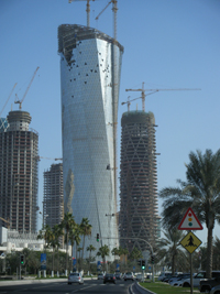 Les chantiers de Doha ne sont pas ralentis par la crise.(Photo: D.Baché)