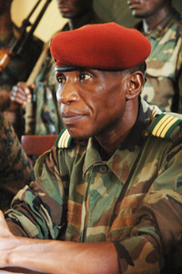Le nouvel homme fort de la Guinée, le capitaine Moussa Dadis Camara.(Photo : Laurent Correau)