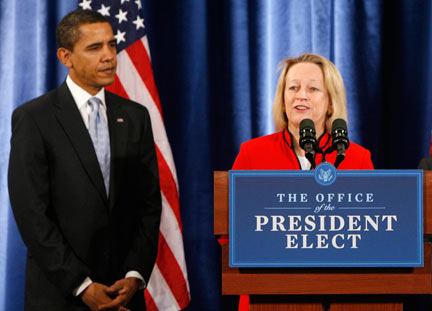 Mary Schapiro (d) rejoint l'équipe de Barack Obama (g) à la tête de la Commission américaine des opérations de bourse.(Photo : Reuters)