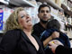 Des habitants de Sdérot (Israël) trouvent refuge dans un supermarché lors d'une attaque palestinienne à la roquette, le 17 décembre.(Photo : Reuters)