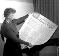 Eleanor Roosevelt, présidente du comité chargé de rédiger la Déclaration universelle.
