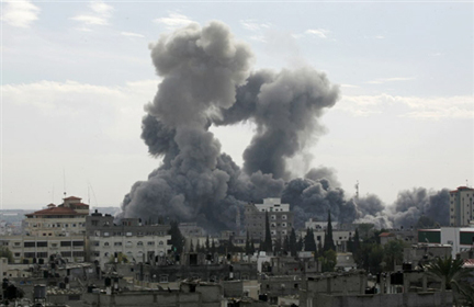 L'armée israélienne a procédé à des raids aériens massifs sur la bande de Gaza, le 27 décembre 2008.
(Photo AFP)