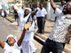 Dès les premiers résultats partiels, les supporters du NDC manifestent leur joie dans les rues d'Accra, le 8 décembre 2008.(Photo : AFP)