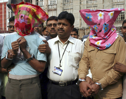 La police indienne a annoncé vendredi l'arrestation de deux hommes dans le cadre des attentats islamistes de Bombay. (Photo: Reuters)