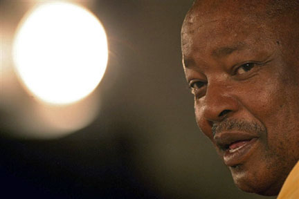 L'ex-ministre de la Défense sud-africain Mosiuoa Lekota a été nommé président du parti dissident du Congrès national africain (ANC), le 16 décembre 2008.( Photo : AFP )