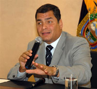Le président équatorien Rafael Correa lors de sa conférence de presse, à Guayaquil, au sud-ouest de l’Equateur, le 12 décembre 2008.(Photo : AFP)