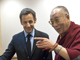 Le président français Nicolas Sarkozy aux côtés du leader spirituel tibétain, le Dalaï Lama, à Gdansk le 6 décembre 2008.(Photo: Reuters)