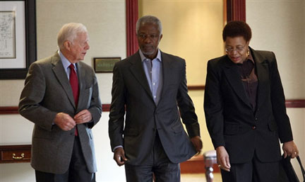Jimmy Carter, Kofi Annan, Graça Machel et d'autres membres The Elders accusent le président zimbabwéen d'être incapable de résoudre la crise humanitaire dans son pays.(Photo : AFP)