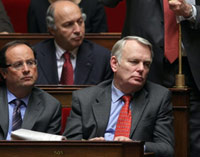 Le groupe socialiste à l'Assemblée nationale le 19 janvier 2009, au premier plan François Hollande (g) et Jean-Marc Ayrault (d).(Photo : Pierre Verdy/AFP)