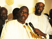 Macky Sall remercie le directoire politique de son parti, l’APR Yaakaar, à Dakar au Sénégal, le 26 janvier 2009.( Photo : Laurent Correau /RFI )