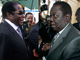 Le leader du MDC, Morgan Tsvangirai (D) et le President zimbabwéen Robert Mugabé (G),  le 19 janvier 2009.(Photo : Montage RFI/ Reuters )