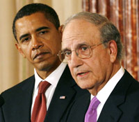 Le président américain, Barack Obama, et George Mitchell.(Photo : Kevin Lamarque/Reuters)