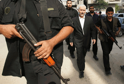 Saïd Siyam, entouré de gardes du corps en 2006.(Photo: Reuters)