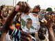 Un militant célèbre la victoire de John Atta Mills, le 3 janvier 2009.( Photo : Reuters )