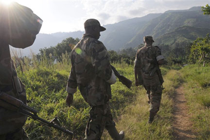 Les soldats rwandais continuent d'avancer sur le territoire congolais, le 22 janvier 2009.(Photo : AFP)