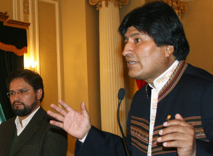 Le président bolivien Evo Morales (d) au palais présidentiel, le 14 janvier 2009. La Bolivie décide de rompre ses relations diplomatiques avec Israël.(Photo : Reuters)