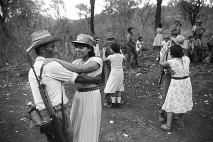 Les guérilleros du FFMLN dans leur camp d'entraînement en avril 1982, à Guacamaya dans le département du Morazán, au nord-est du Salvador.(Photo: AFP)