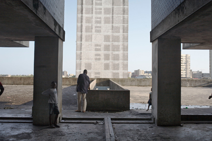 Immeuble d’habitation, Avenue Bagamoyo, Beira, Mozambique, 2008.(Photo : Guy Tillim)