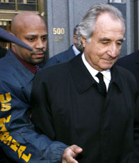 Le financier américain Bernard Madoff après un interrogatoire à la Cour fédérale de New York, le 5 janvier 2009.(Photo : Reuters)