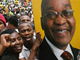 Des partisans de Jacob Zuma, leader sud-africain de l'ANC, l'African National Congress, brandissent son portrait, dans la ville d'East London, au sud de Durban, le 10 janvier 2009.(Photo : AFP)