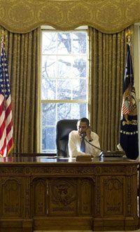 Le président américain, Barack Obama, dans le bureau ovale de la Maison Blanche, le 21 janvier 2009.(Photo : AFP)