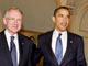 Le président élu Barack Obama (d) aux côtés de Harry Reid (g), leader de la majorité au Sénat.(Photo : Reuters)