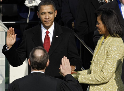 Le 44e président des Etats-Unis Barack Obama prête serment au Capitole à Washington, le 20 janvier 2009.(Photo : AFP)