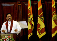 Le président sri-lankais Mahinda Rajapaksa lors d'un discours officiel, à Colombo, le 2 janvier 2009.(Photo : Reuters)