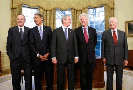 Barack Obama rencontre ses prédécesseurs à Washington. De gauche à droite, George H.W. Bush, Barack Obama, George W. Bush,  Bill Clinton, et  Jimmy Carter, le 7 janvier 2009.(Photo: Reuters)