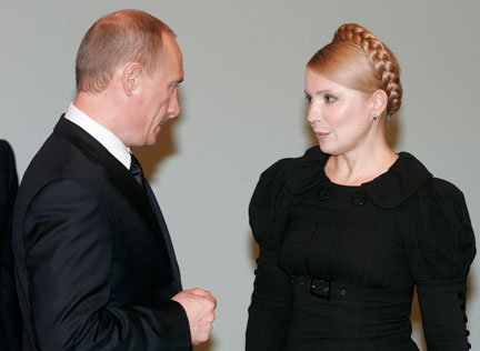 Le Premier ministre russe Vladimir Poutine et son homologue ukrainienne Ioulia Timochenko, lors des discussions sur la crise du gaz, à Moscou, le 17 janvier 2009. (Photo : Reuters)