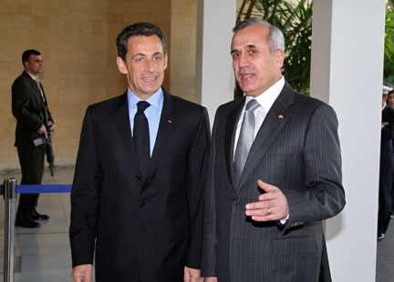 Le président français Nicolas Sarkozy (à gauche) et son homologue libanais Michel Sleimane, le 6 janvier 2009.( Photo : Reuters )