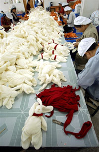 Une fabrique de jouets à Shenzen. Les industries manufacturières représentent plus de 40% de l'économie chinoise.(Photo : AFP)