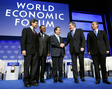 Le rédacteur en chef du <i>Newsweek International</i> Fareed Zakaria, le président sud-africain Kgalema Motlanthe, le Premier ministre sud-coréen Han Seung-soo, le Premier ministre britannique Gordon Brown et le président mexicain Felipe Calderon au Forum de Davos, le 30 janvier 2009.(Photo : Reuters)