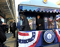 Wilmington, Delaware. Barack et Michelle Obama sont accueillis par Joe Biden.© AFP/Mandel Ngan